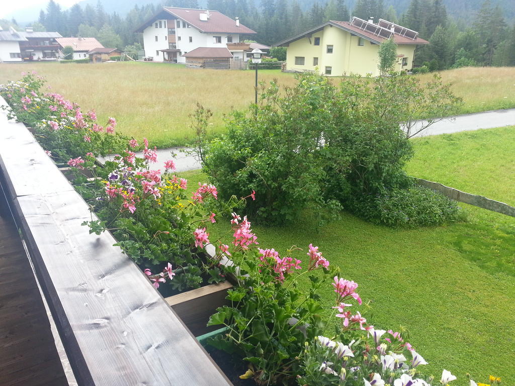 Bed and Breakfast Haus Karwendelblick Leutasch Pokoj fotografie